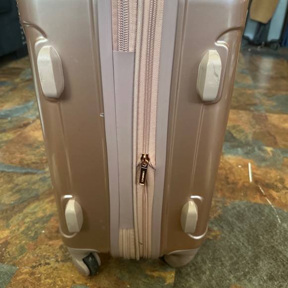 Kensie suitcase - Picture 3 of 4